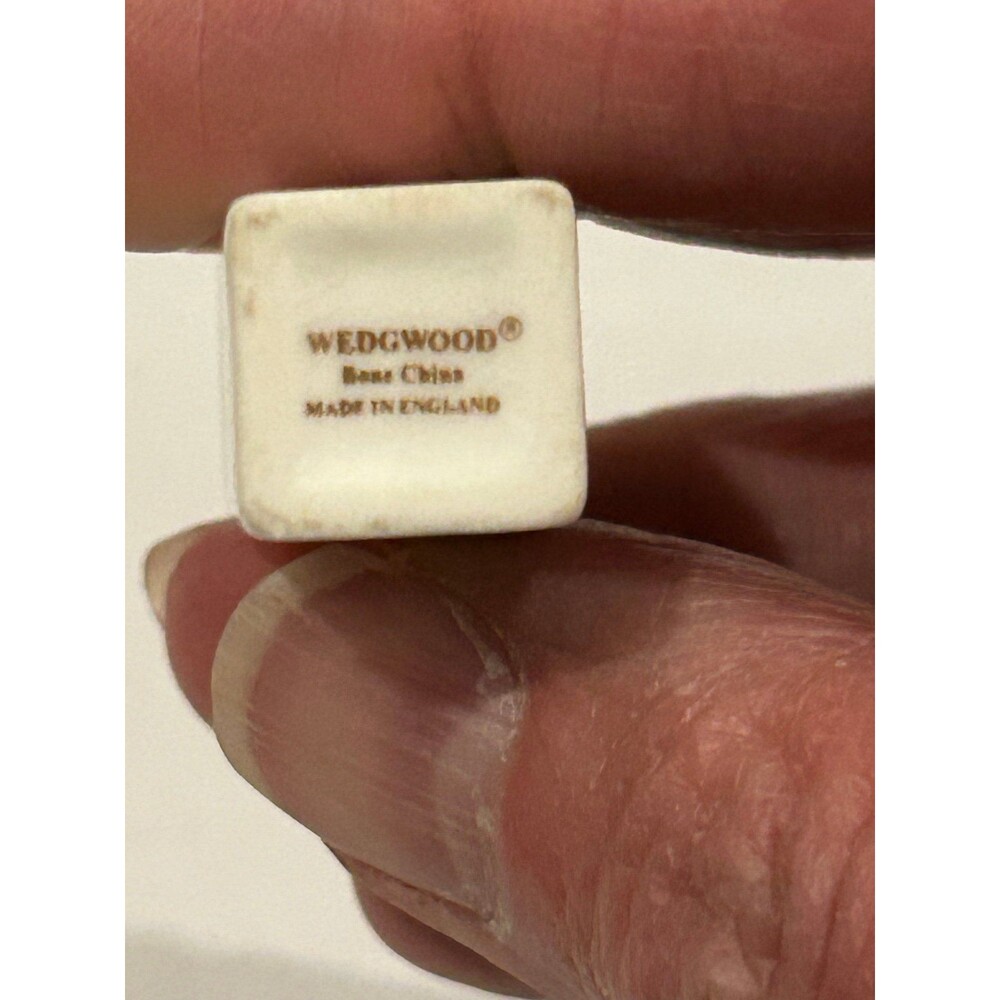 (2) Wedgwood Miniature Vases - Picture 3 of 12